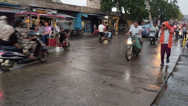 Hathras Weather: हाथरस में मौसम में आया बदलाव, दोपहर में तेज धूप से झुलसाया: शाम को बूंदाबांदी से मिली राहत