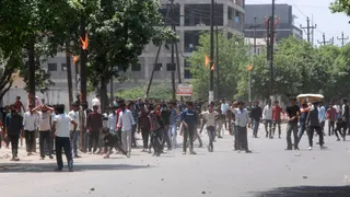 13 अप्रैल को हुई हिंसा की फोटो।