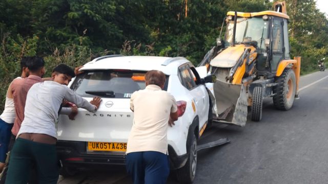 टनकपुर-खटीमा हाईवे पर ट्रैक्टर से भिड़ा टैक्सी वाहन, चालक की मौत