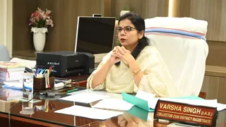 वैशाली की डीएम वर्षा सिंंह। जागरण