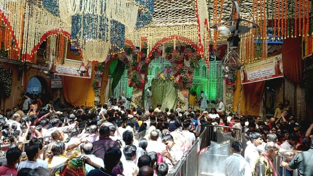 बांकेबिहारी मंदिर में चढ़ावा चोरी रोकने को ऑनलाइन दान पर जोर, राम मंदिर के बाद सतर्कता बढ़ी 
