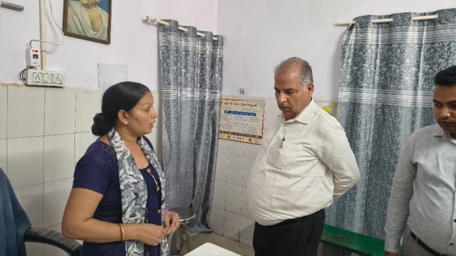 दादरी सीएचसी में बड़ी लापरवाही, डॉक्टर की गैर-मौजूदगी में डिलीवरी, बच्ची की मौत पर DM ने दिया जांच का आदेश

