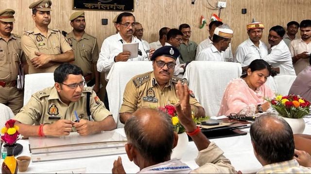 गोंडा में मतदाता सूची से काट दिए 250 जीवित व्यक्तियों के नाम, DM ने दिए जांच के आदेश