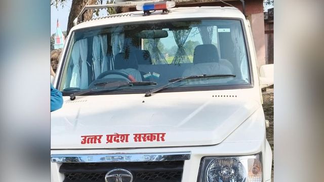 प्रयागराज में सरकारी गाड़ी पर लाल-नीली बत्ती और फार्मासिस्टों के तबादले में घिरे पशुपालन विभाग के AD, जांच के आदेश

