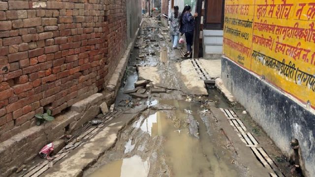 बागपत में सड़क बदहाल और जलभराव, आवागमन भी हुआ मुश्किलभरा
