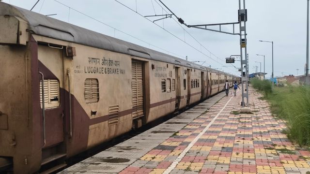 गोड्डा-मुंबई LTT ट्रेन में जुड़े 2 एक्स्ट्रा जनरल कोच, स्लीपर बोगी हो गई कम  

