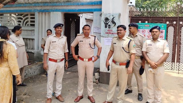 धनबाद में नीट परीक्षा के लिए सुरक्षा के पुख्ता इंतजाम, CCTV कैमरों से हो रही निगरानी
