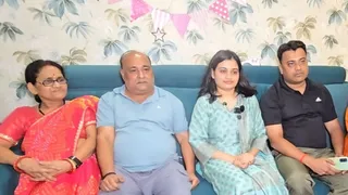 अपने परिवार के साथ मधुबनी की सपना झा। (जागरण)