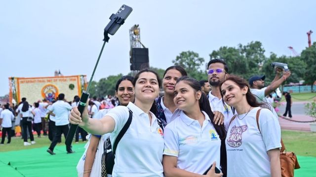 International Yoga Day 2026: अंतरराष्ट्रीय योग दिवस पर योगमय हुआ दिल्ली-NCR, सीएम समेत दिग्गज नेताओं ने लिया भाग