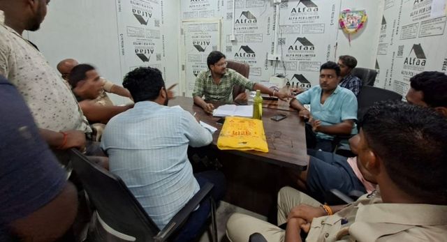 देवरिया में हाईवे निर्माण कंपनी पर बकाया, भुगतान को लेकर जोरदार हंगामा