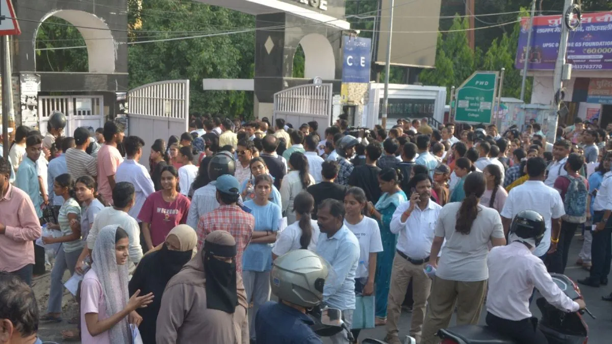 यूपी में कड़ी सुरक्षा के बीच NEET UG Re-Exam संपन्न, 3.5 लाख से ज्यादा अभ्यर्थी हुए शामिल