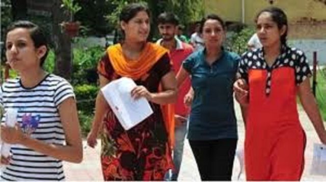 NEET Re exam फिजिक्स-केमिस्ट्री ने किया परेशान, बायोलाॅजी ने दी राहत; परीक्षा केंद्र से बाहर निकलकर बोले अभ्यर्थी