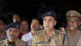 मुठभेड़ में पकड़े गए बदमाश सुमित उर्फ सुंदर के बारे में बताते एएसपी अनुज चौधरी।