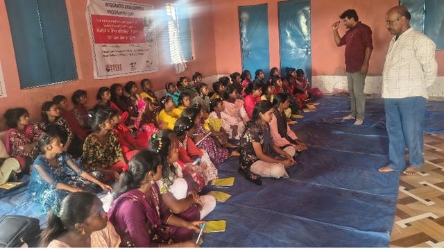 पीरियड्स में पैड के सही इस्तेमाल और गुड व बैड टच का पश्चिम चंपारण की किशोरियों को सिखाए गए पाठ
