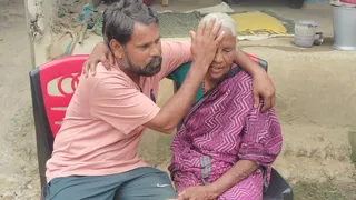 35 साल बाद मां के आंचल में लौटा लाल: गले लग फूट-फूटकर रोए दोनों