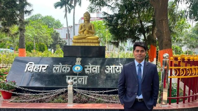 पूर्णिया के दंपती का कमाल: पहले पत्नी, अब पति ने पास की BPSC परीक्षा; दादा को दिया सफलता का श्रेय