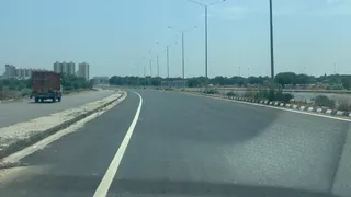 गुरुग्राम-रेवाड़ी हाईवे का द्वारका एक्सप्रेसवे से केएमपी एक्सप्रेसवे की तरफ का तैयार भाग। जागरण
