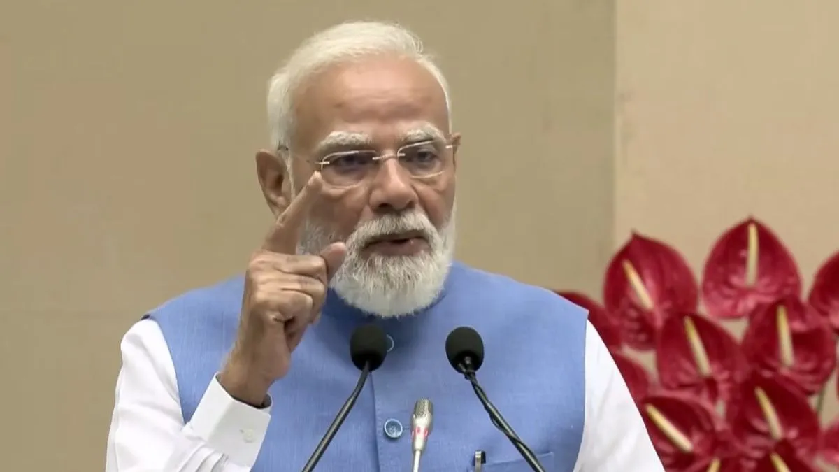 'जब माओवादी हिंसा चरम पर थी, तब संविधान दिखाने वालों के हाथ कांप रहे थे', पीएम मोदी ने कांग्रेस पर साधा निशाना