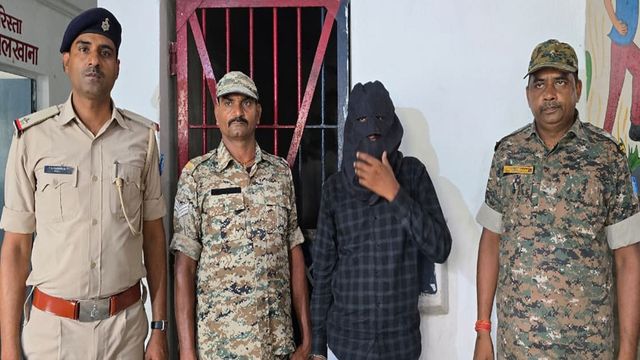 पाकुड़ में फर्जी प्रमाण पत्र बनाने वाला गिरफ्तार, सरकारी वेबसाइट का क्लोन बनाकर करता था धोखाधड़ी
