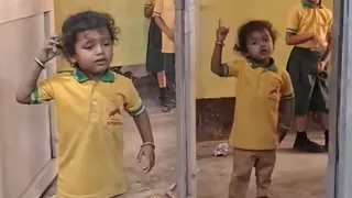 एक स्कूली बच्चे का वीडियो सोशल मीडिया पर वायरल