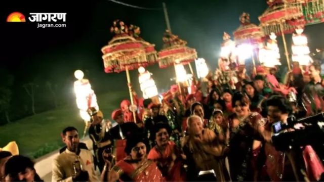 डांस में मस्त थे बराती, तभी टूट पड़ा हाईटेंशन लाइन का तार; बैंड की ठेल पर में दौड़ा करंट...आधा दर्जन से अधिक लोग झुलसे
