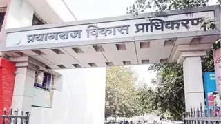 लखनऊ में आग की घटना के बाद प्रयागराज के खान ग्लोबल क्लासेज में खामी मिलने पर पीडीए ने सील कर दिया है।