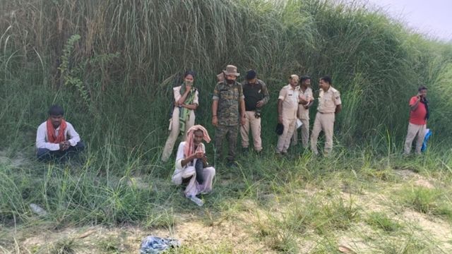 कलेजे के टुकड़े को खोजती रही मां... नदी किनारे कपड़ों से मिला सुराग, समस्तीपुर पुलिस ने जमीन खोदकर निकाला शव

