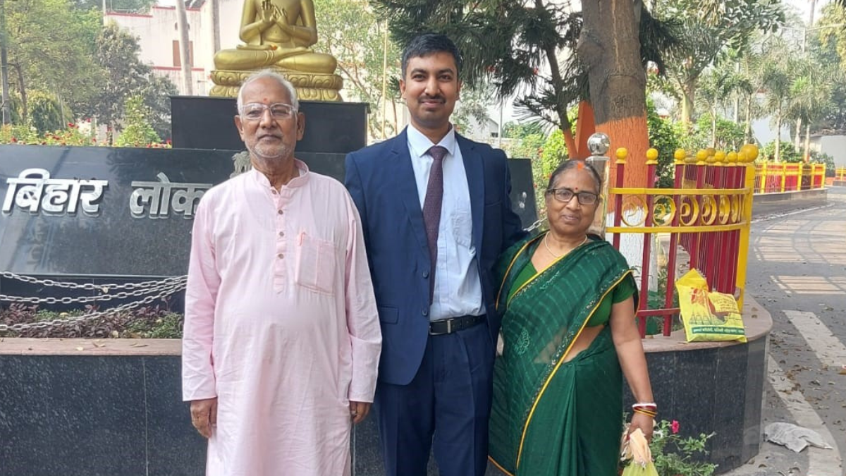IIT मंडी से पढ़ाई, असिस्टेंट प्रोफेसर की नौकरी छोड़ी; अब BPSC में 63वीं रैंक हासिल कर SDM बने श‍िवेंदु 

