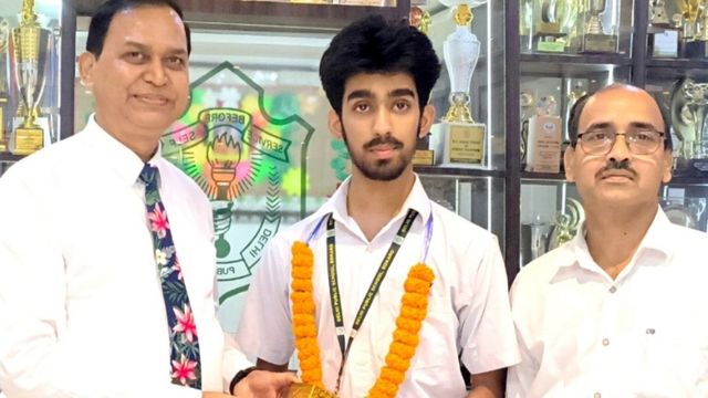 DPS बोकारो के आदित्य मिश्रा अब CBSE 12वीं साइंस के नेशनल टॉपर, दोबारा जांच के बाद 500 में आए 498 नंबर