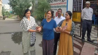 10 हजार रुपये लेते ही टीम ने दबोचा