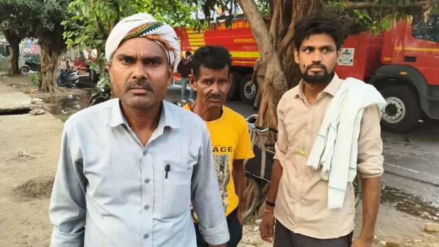 दमकल कर्मी, जिन्होंने आग लगने के दौरान बिल्डिंग से निकाले लोग। जागरण