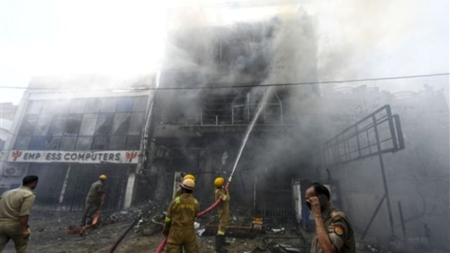 लखनऊ अग्निकांड: बिल्डिंग मालिक सुरेंद्र शुक्ल का निकला आपराधिक इतिहास, CPMT पेपर लीक केस से जुड़े हैं तार
