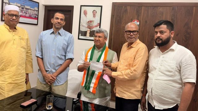 अकेले चुनाव लड़ने वाले बिहार के चर्चित नेता जवाहर ने थामा हाथ, कांग्रेस के बारे में बोले यह तीन शब्द

