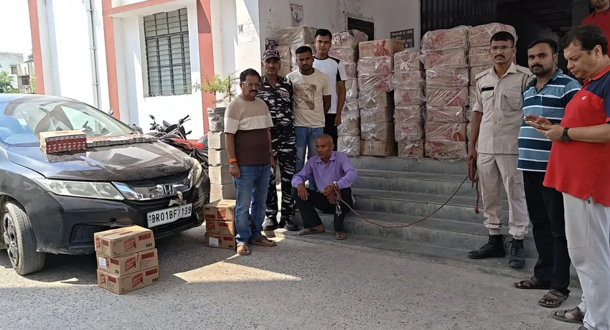 मुजफ्फरपुर में भूसा घर और लग्जरी कार से 100 कार्टन शराब जब्त, एक गिरफ्तार; अरुणाचल-यूपी से जुड़े तार