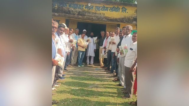 हजारीबाग के इचाक व्यापार मंडल में धान बीज विक्रय केंद्र का उद्घाटन, किसानों को मिलेगा 50 प्रतिशत अनुदान
