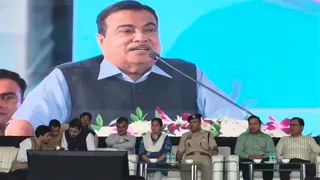 नाहन में पुल के उद्घाटना समारोह के दौरान वर्चुअली जुड़े केंद्रीय मंत्री नितिन गडकरी। जागरण
