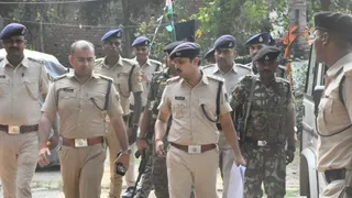 Purnea SSP Action: पूर्णिया के नए कप्तान का खौफ! शाम ढलते ही दफ्तर से गायब मिले 26 पुलिसकर्मी, रोक दी सैलरी