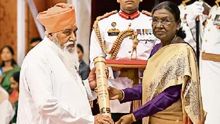 पंजाब: संत निरंजन दास को मिला पद्मश्री पुरस्कार (जागरण फोटो)