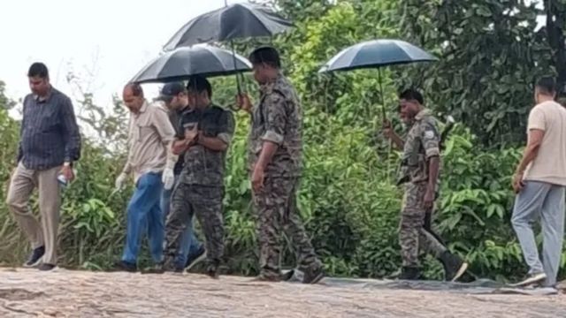 तुपुदाना दुष्कर्म व हत्याकांड: रांची से बोकारो-लातेहार तक पुलिस की छापेमारी, भाई को दी थी जंगल में भटकने की जानकारी
