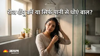 बिना शैंपू सिर्फ पानी से बाल धोना सही या गलत? (Image Source: AI-Generated)