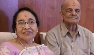त्रासदी की दास्तां सुनाते ही चमक उठती हैं 80 वर्षीय महेश की आंखें।