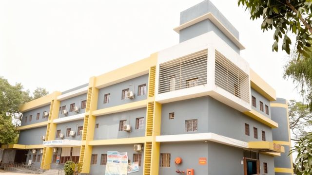 गोपालगंज के फुलवरिया CHC में 1 साल से बंद CBC जांच, मरीजों की बढ़ी परेशानी
