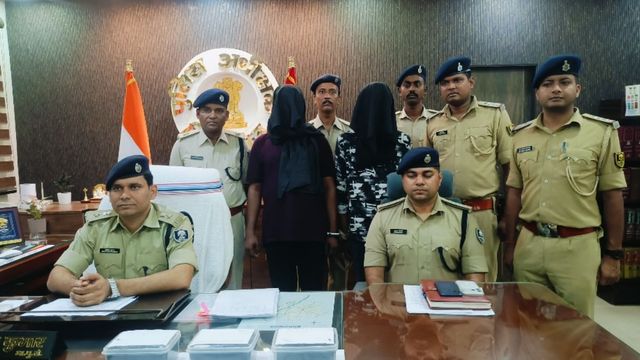 कार के 'सीक्रेट चेंबर' में छिपा था ₹40000000 का नशा, बंगाल-बिहार के बड़े ड्रग्स सिंडिकेट का भंडाफोड़

