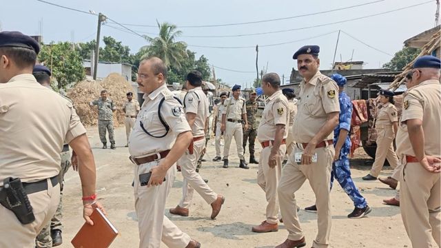 किशनगंज में बालू माफिया का दुस्साहस! अवैध बालू लदा ट्रैक्टर छुड़ाने के लिए पुलिस पर हमला, मोबाइल छीना और हुए फरार
