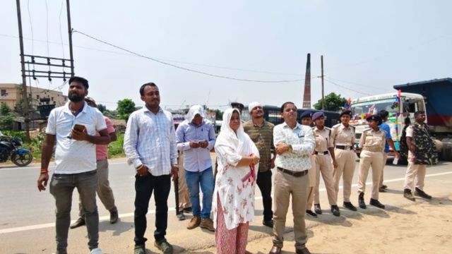मधेपुरा में गरजा प्रशासन का बुलडोजर: NH से हटे अवैध कब्जे, चौड़ी सड़क देख राहगीर खुश
