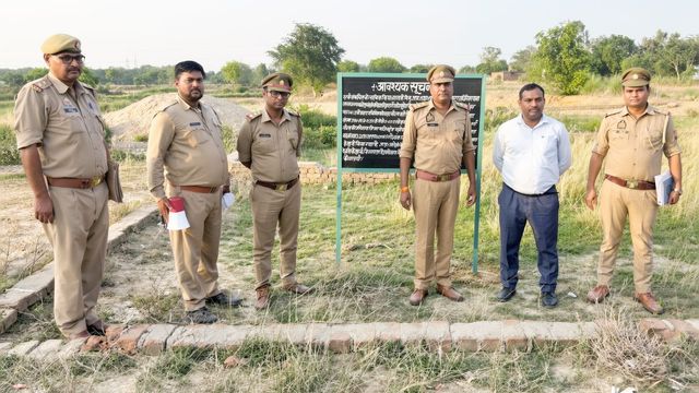 फतेहपुर में तिहरे हत्याकांड के आरोपियों की 52.20 लाख की संपत्ति कुर्क, गैंग्स्टर एक्ट में हुई कार्रवाई
