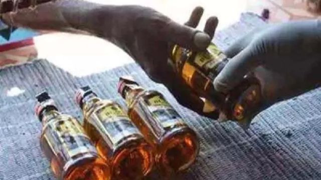 हजारीबाग में अवैध महुआ शराब भट्ठियों पर पुलिस का शिकंजा, 2000 किलो सामग्री नष्ट
