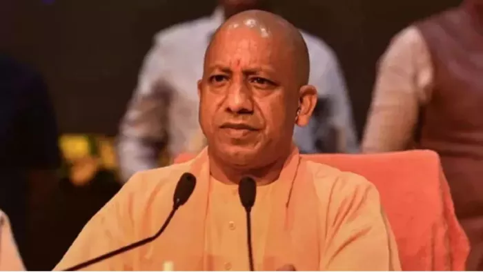 यूपी में आउटसोर्सिंग नौकरियों के लिए करना पड़ेगा इंतजार, अगस्त के बाद ही युवाओं को मिलेगा मौका