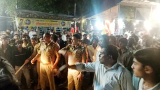 पाकबड़ा के ताजिये रोकने को लेकर लोगों ओर पुलिस के बीच होती नोंकझोंक
