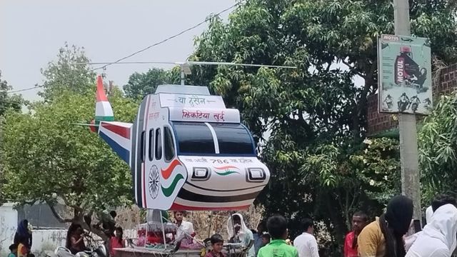 मुहर्रम पर धर्म की दीवारें टूटीं: गया में हिंदू ने बनाया 'हेलीकॉप्टर ताजिया', 10 साल से बुन रहे एकता के धागे
